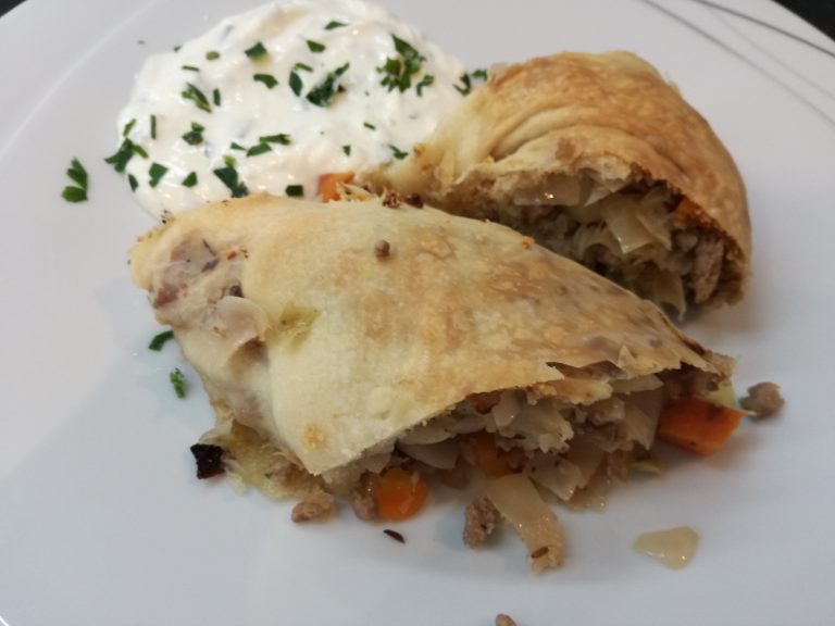 Krautstrudel mit Puten-Faschiertem – Biohof Kreuzeder